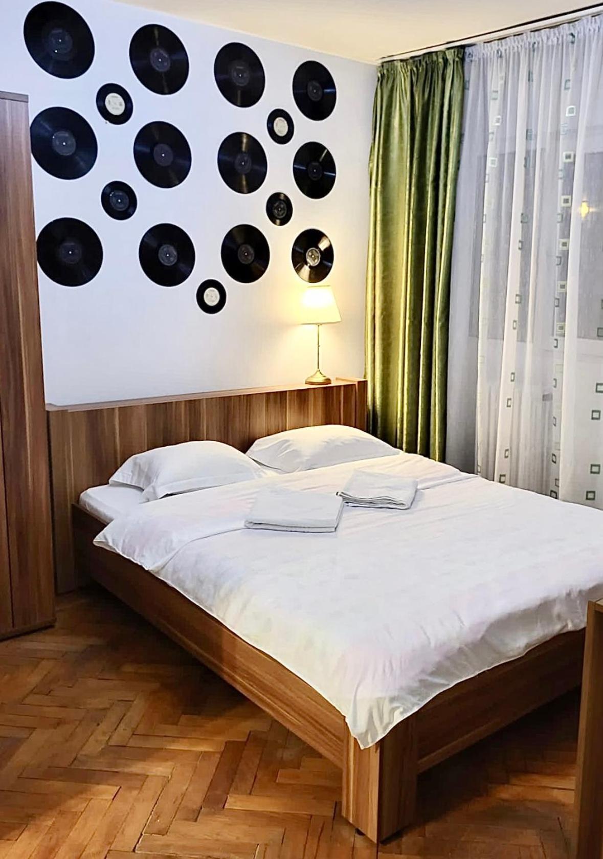 בוקרשט Central Park Hollywood Apartment מראה חיצוני תמונה